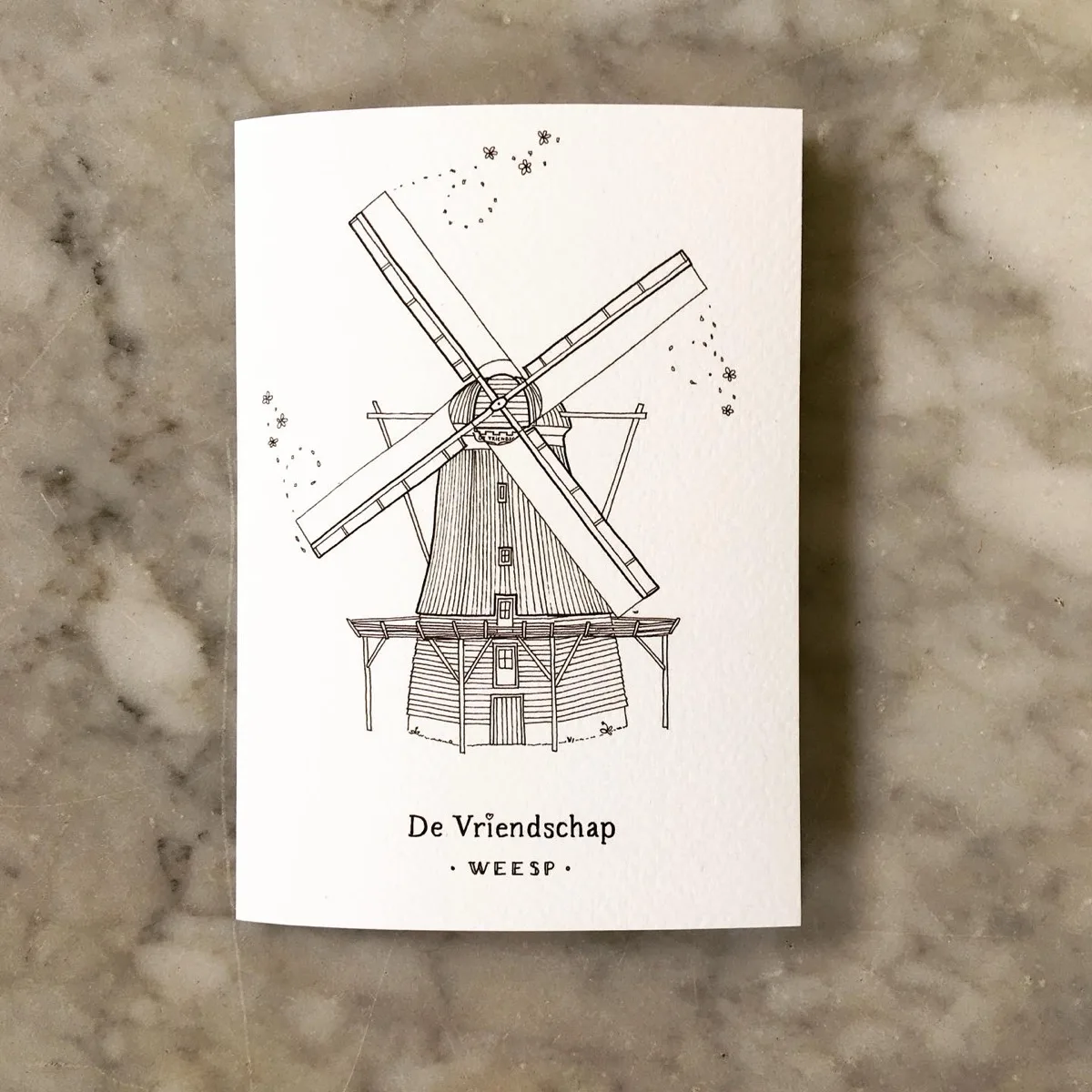 Kaart in zwart-wit met molen De Vriendschap in Weesp